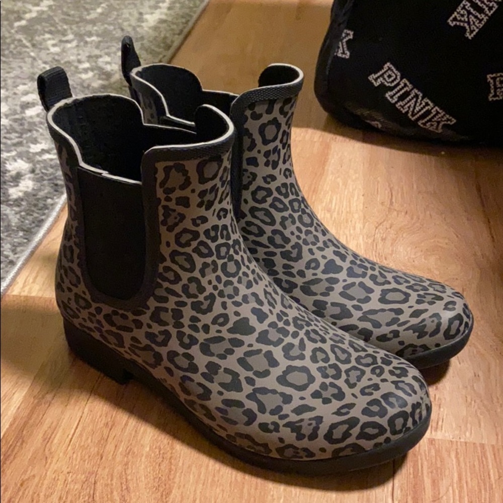 Cheetah rain boots